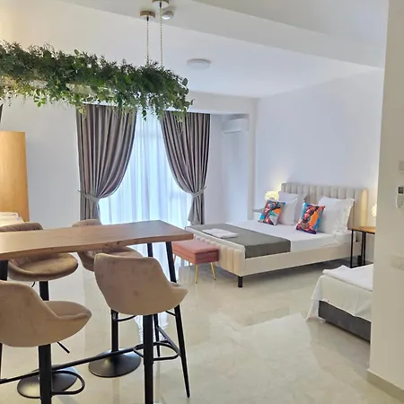 Chic 2 Chic Boutique 4*